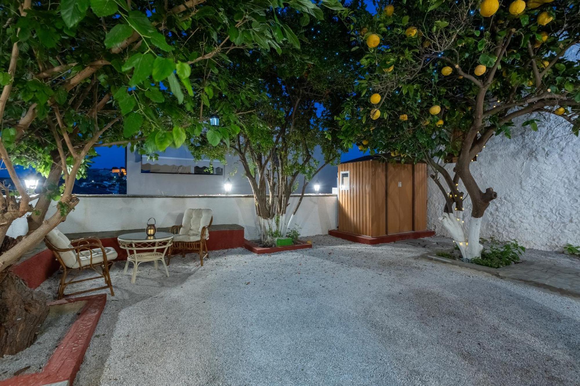 Spacious Home With Yard, Mytilene Lesvos Esterno foto