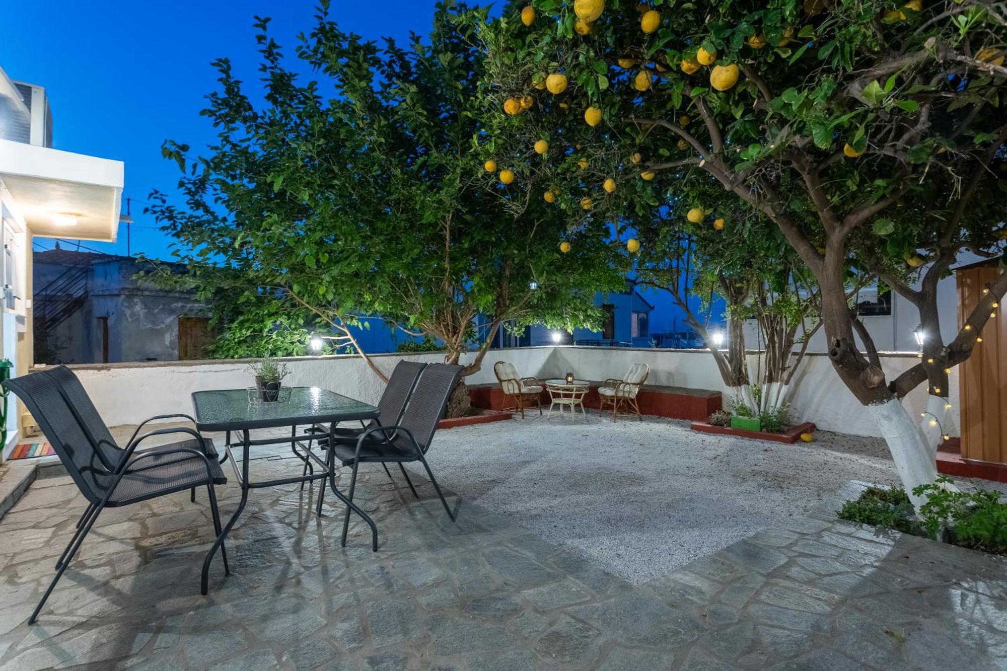 Spacious Home With Yard, Mytilene Lesvos Esterno foto