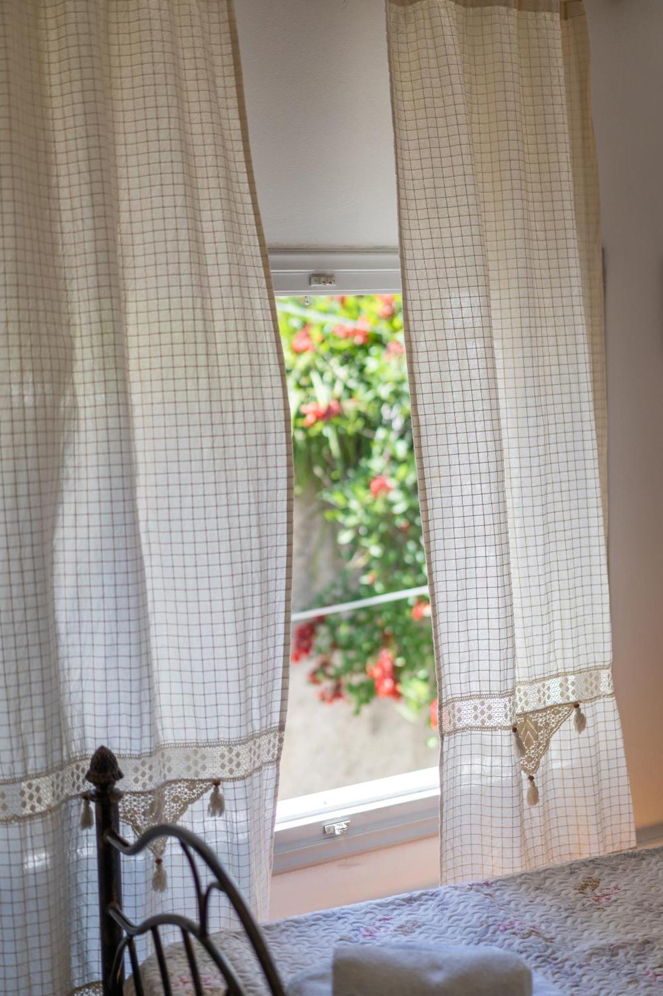 Spacious Home With Yard, Mytilene Lesvos Esterno foto