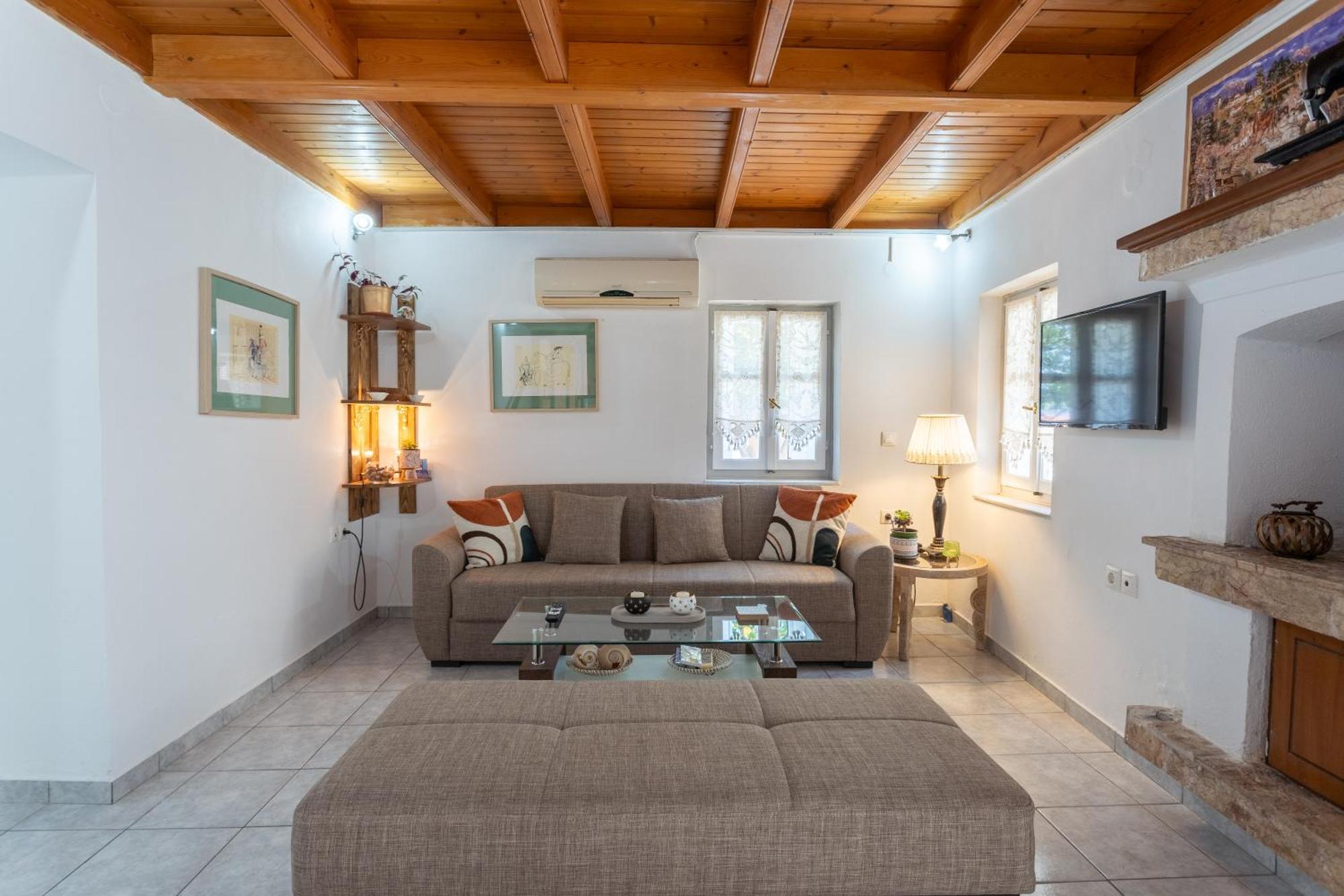 Spacious Home With Yard, Mytilene Lesvos Esterno foto