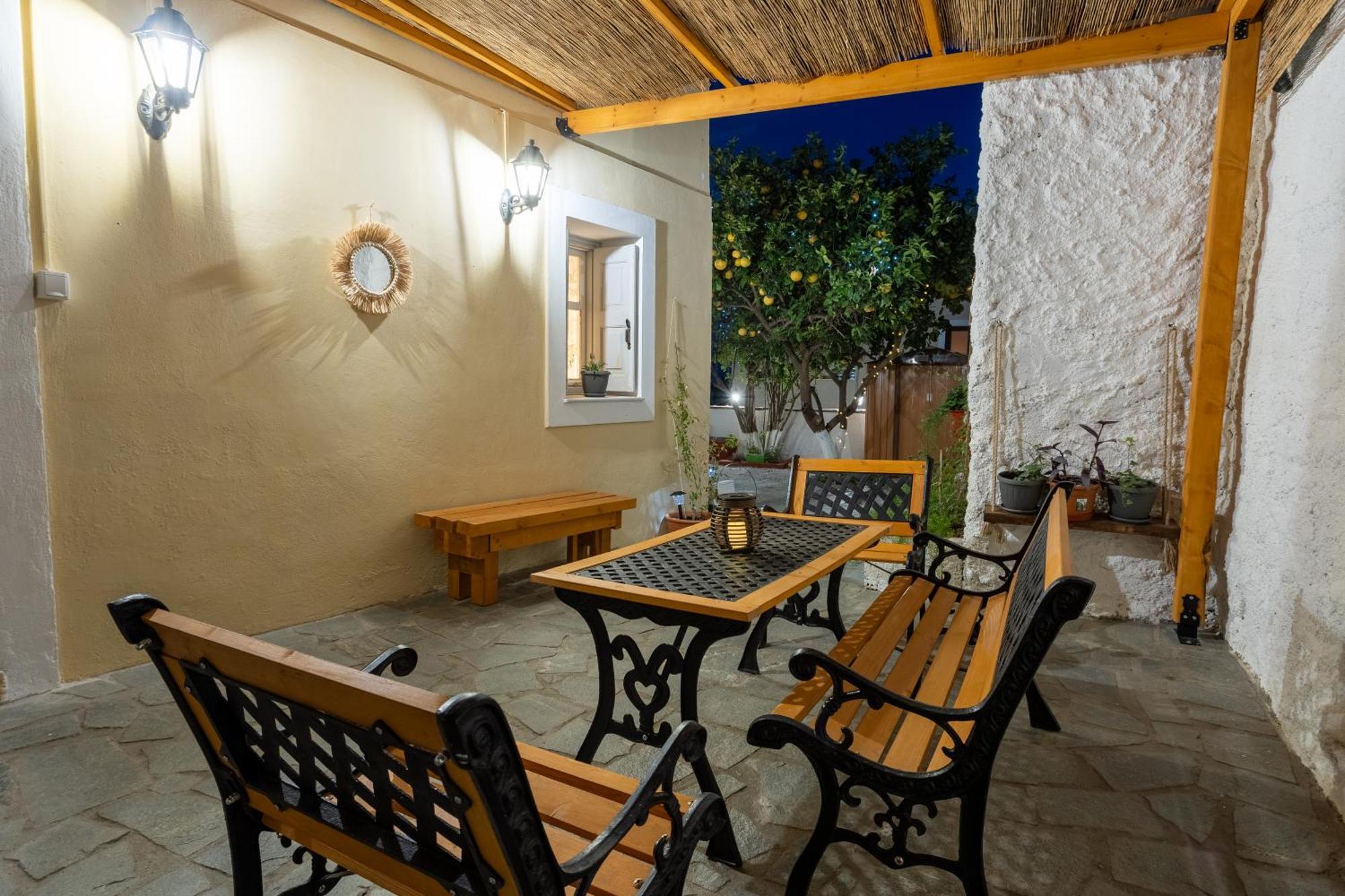 Spacious Home With Yard, Mytilene Lesvos Esterno foto