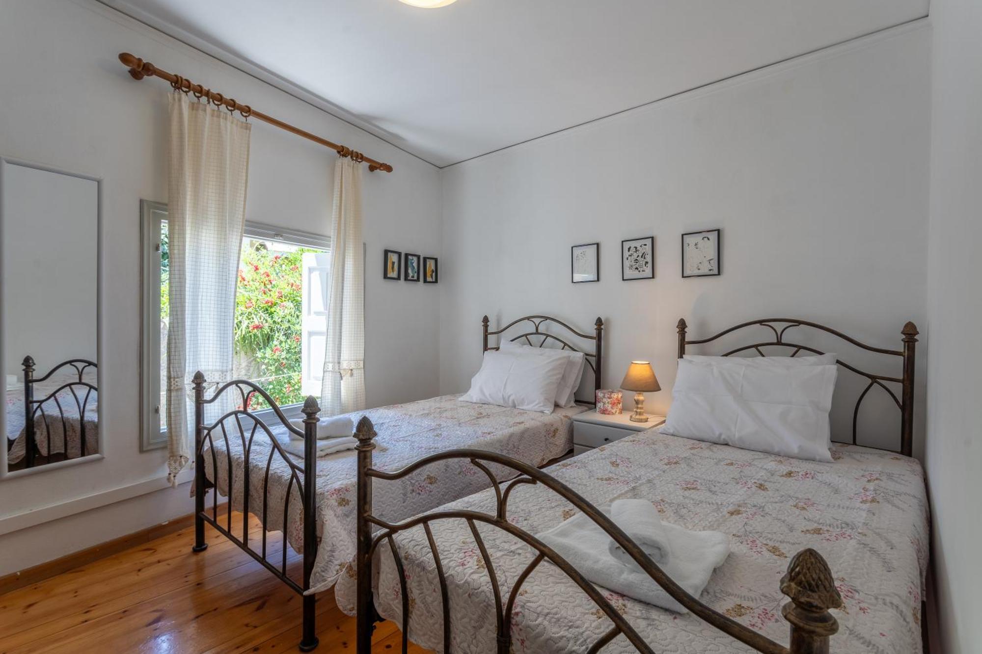 Spacious Home With Yard, Mytilene Lesvos Esterno foto