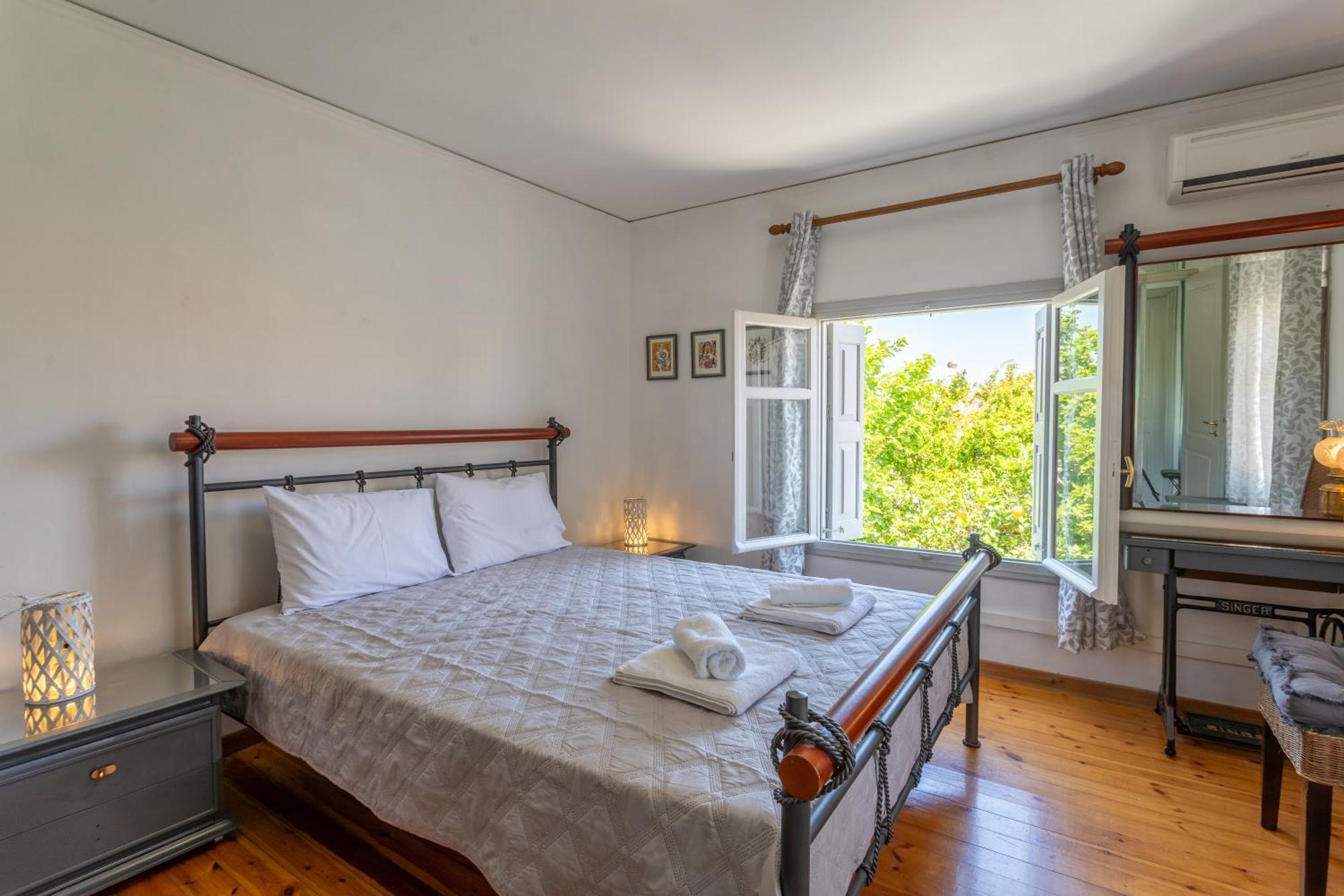 Spacious Home With Yard, Mytilene Lesvos Esterno foto
