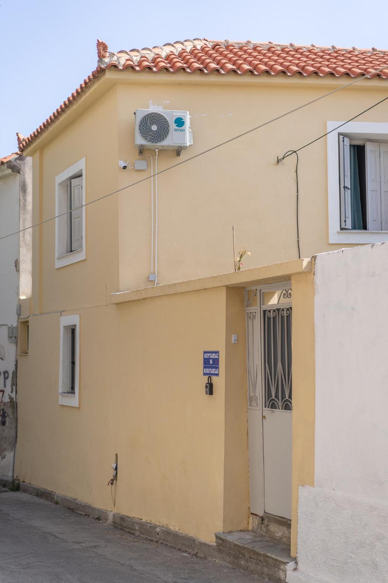 Spacious Home With Yard, Mytilene Lesvos Esterno foto