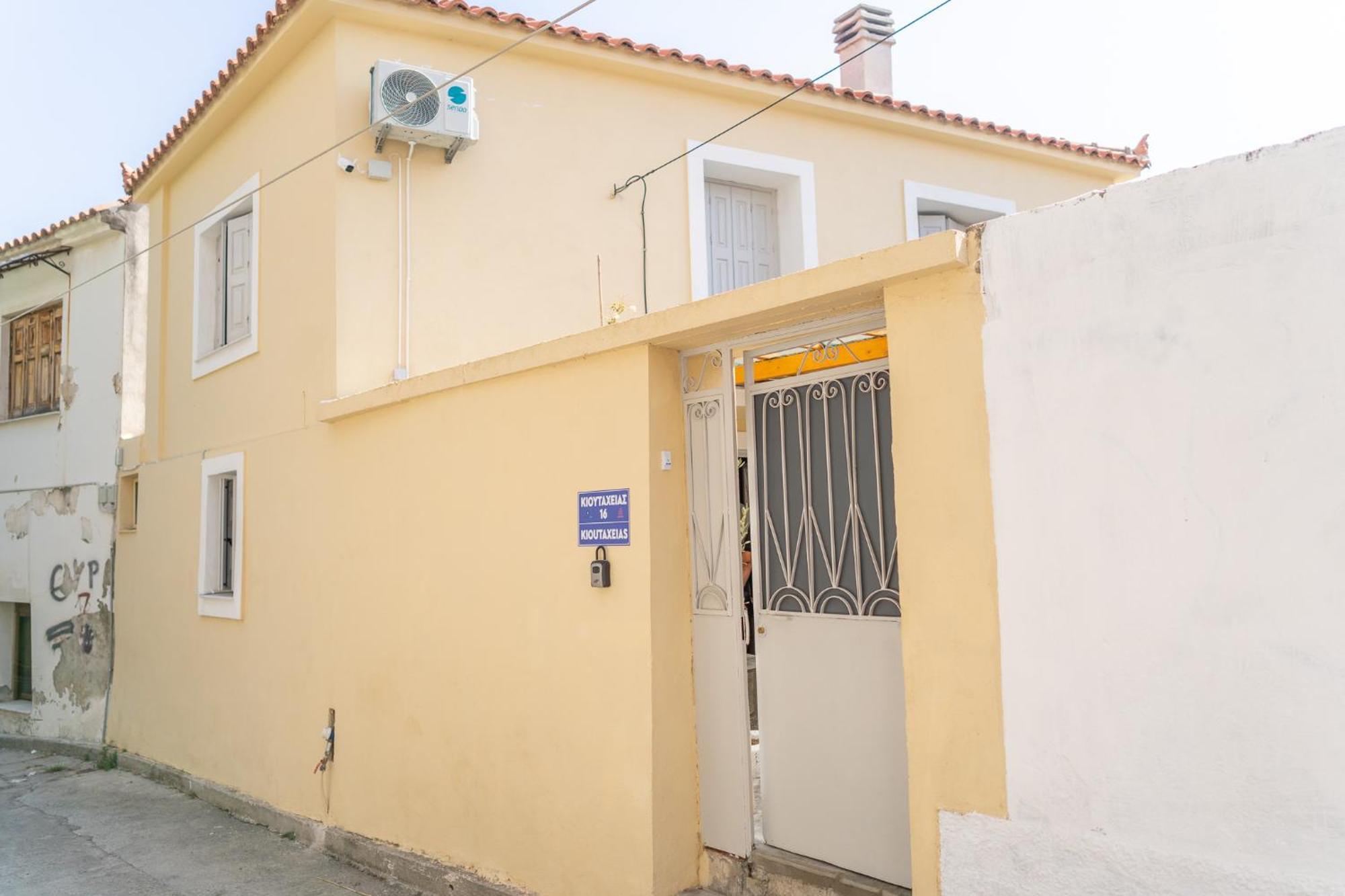Spacious Home With Yard, Mytilene Lesvos Esterno foto